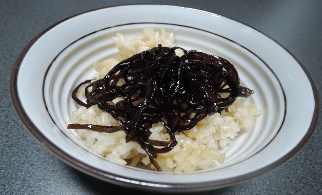 玄米ご飯と昆布の佃煮