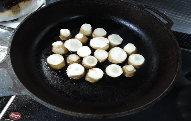 菊芋をフライパンで焼く