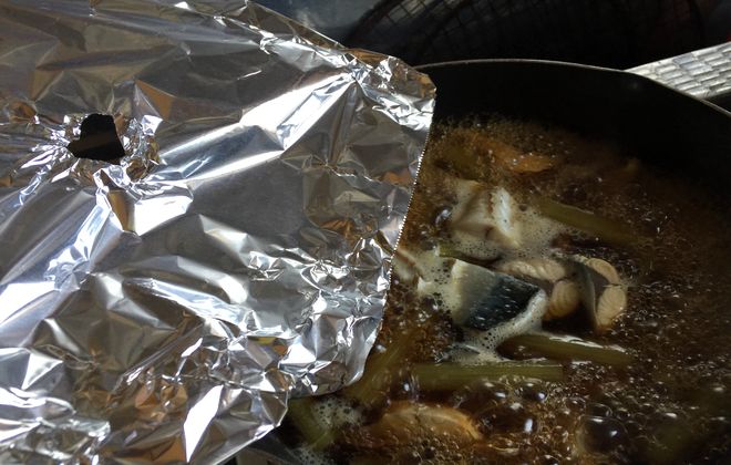 フキと鯖の煮物の調理過程