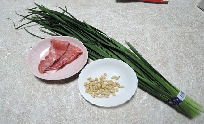 ニラ・松の実・豚肉の栄養価